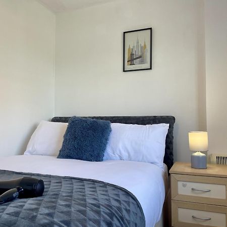 Hk Life Serviced Apartment , City Centre Суиндон Экстерьер фото