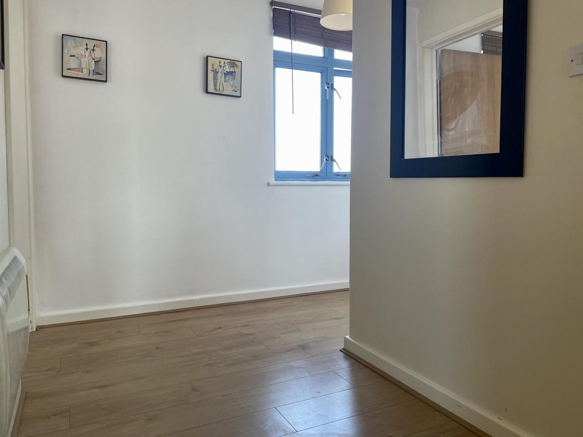 Hk Life Serviced Apartment , City Centre Суиндон Экстерьер фото
