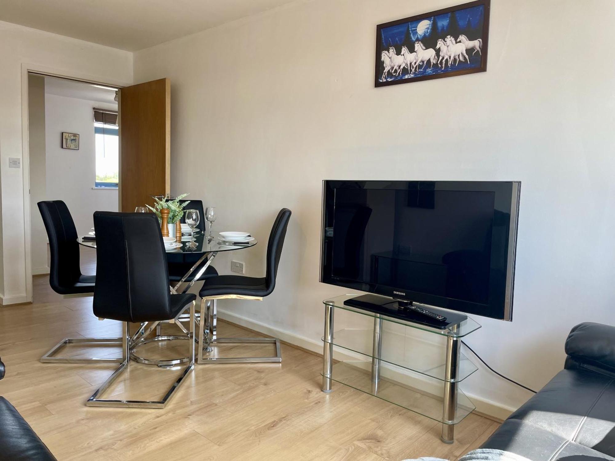 Hk Life Serviced Apartment , City Centre Суиндон Экстерьер фото