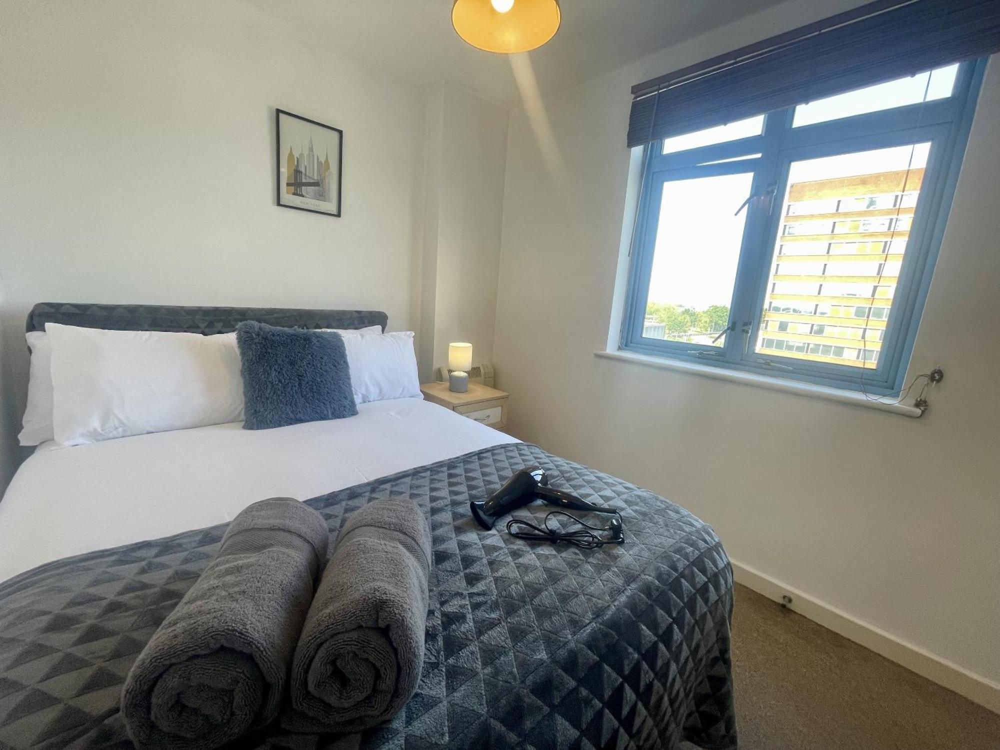 Hk Life Serviced Apartment , City Centre Суиндон Экстерьер фото