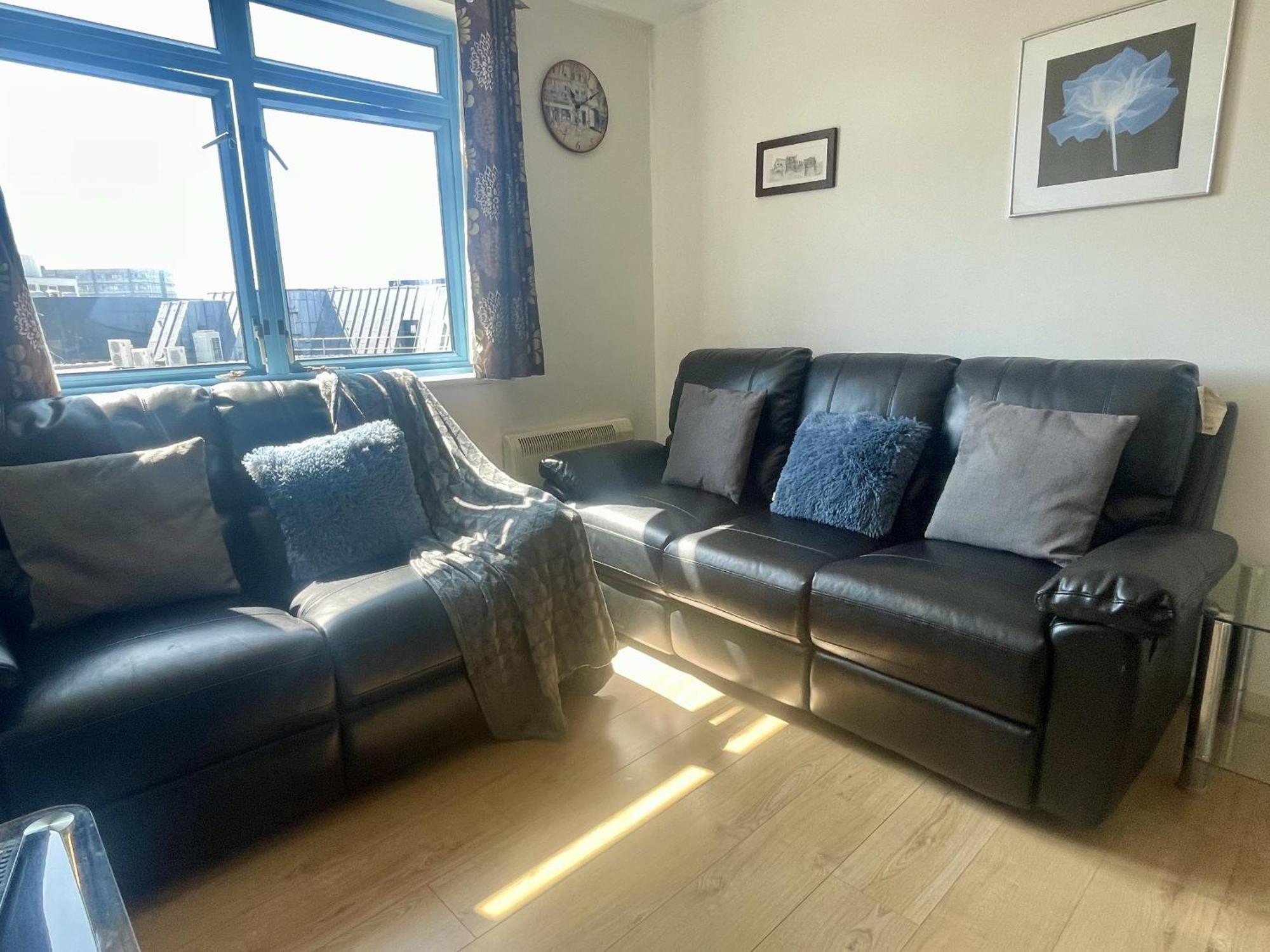 Hk Life Serviced Apartment , City Centre Суиндон Экстерьер фото