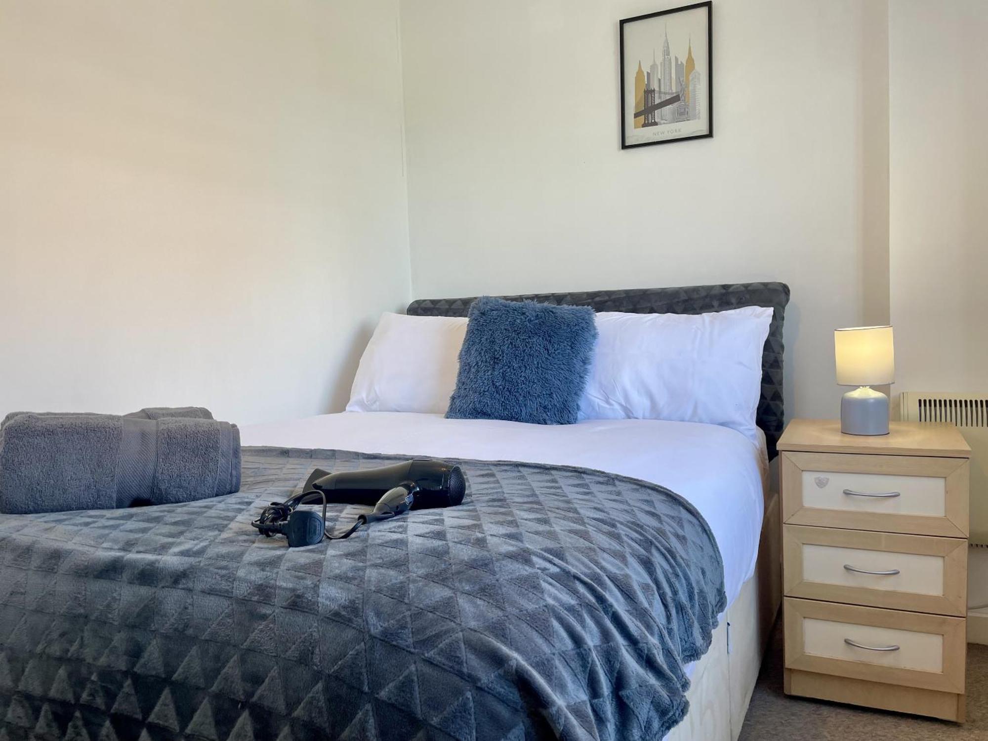 Hk Life Serviced Apartment , City Centre Суиндон Экстерьер фото
