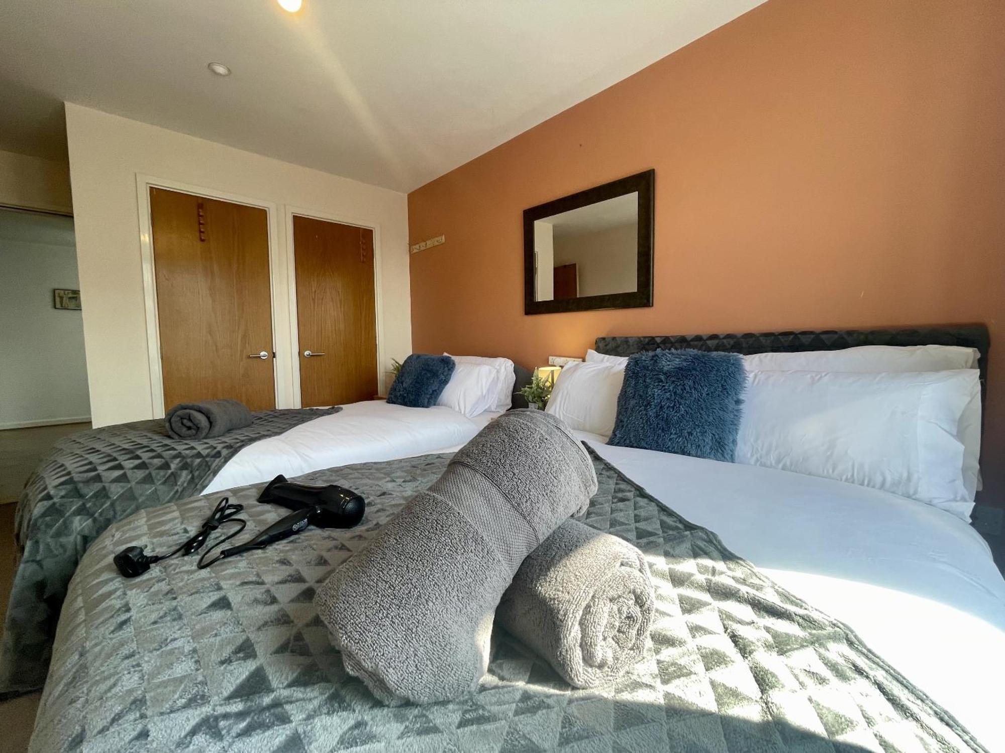 Hk Life Serviced Apartment , City Centre Суиндон Экстерьер фото