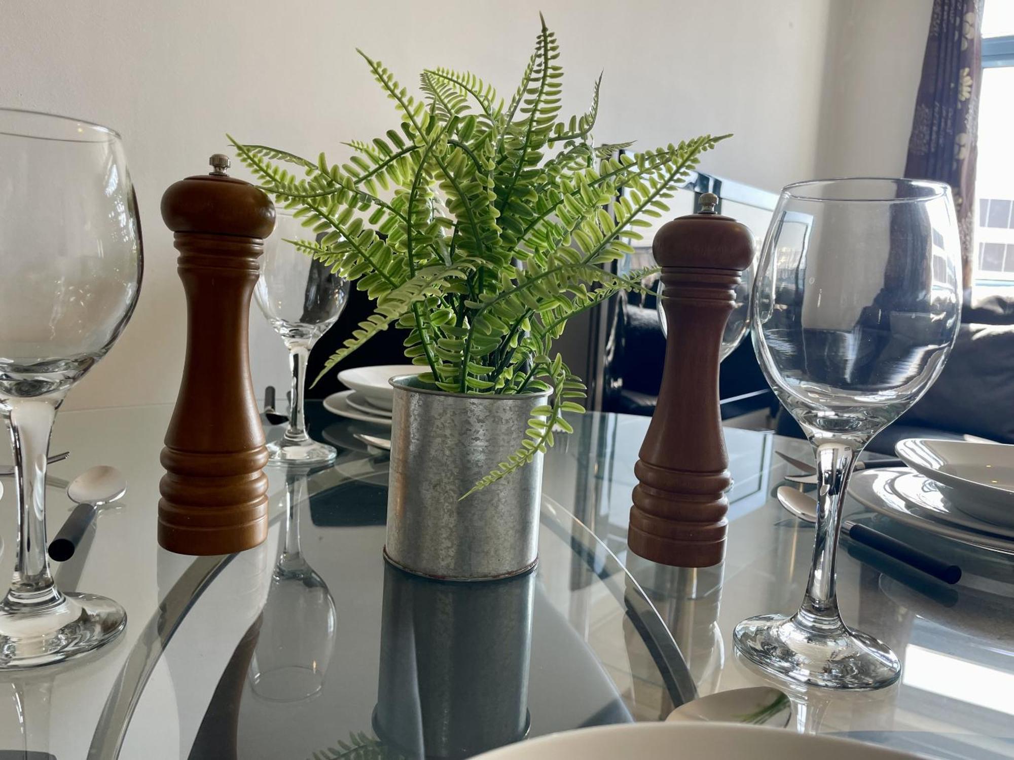 Hk Life Serviced Apartment , City Centre Суиндон Экстерьер фото