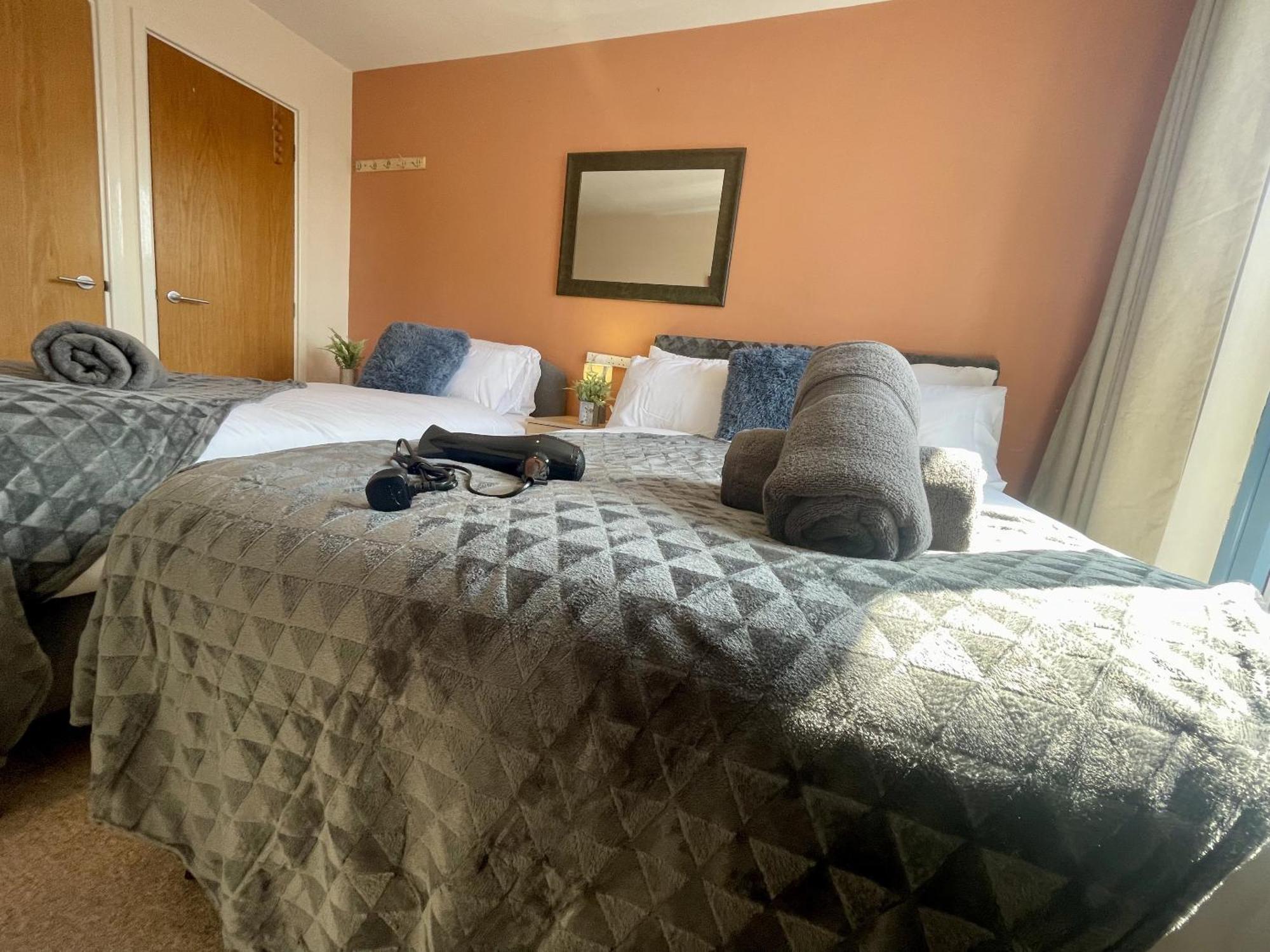 Hk Life Serviced Apartment , City Centre Суиндон Экстерьер фото