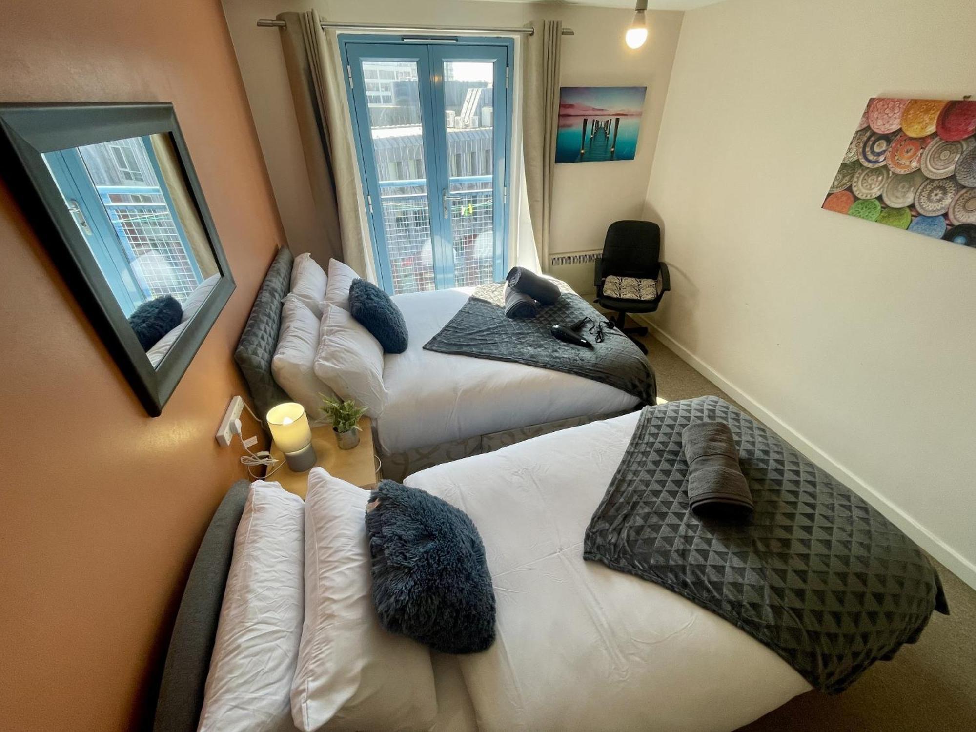 Hk Life Serviced Apartment , City Centre Суиндон Экстерьер фото