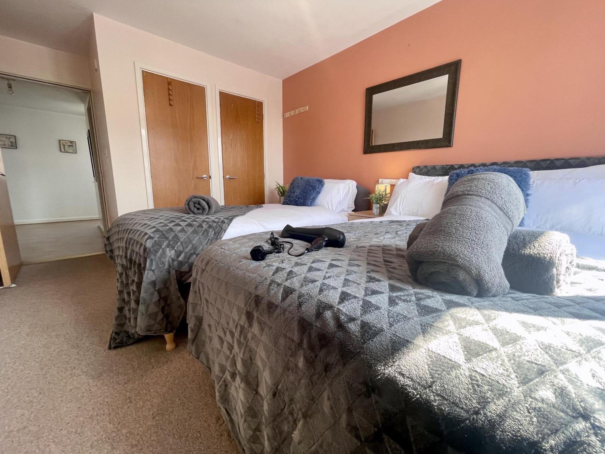 Hk Life Serviced Apartment , City Centre Суиндон Экстерьер фото